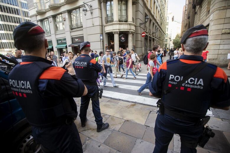 Agentes dos Mossos d'Esquadra, a polícia da Catalunha