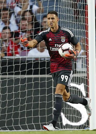 Vlachodimos (3) - Foi um espectador privilegiado durante os primeiros 45’, não fazendo qualquer defesa. Na 2ª parte, e apesar do golo leonino, este cenário pouco ou nada se alterou.