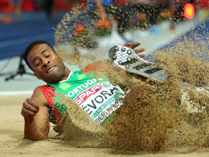 Nelson Évora é campeão europeu no triplo salto
