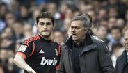 Iker Casillas teve uma relação complicada com José Mourinho no Real Madrid. Na última época do treinador português no comando técnico dos merengues, o Special One relegou o guardião espanhol para o banco em detrimento de Diego López.