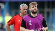 A época passada não foi fácil para Luke Swan e Mourinho. Por exemplo, em março foi relatada uma discussão entre os dois, com o futebolista a questionar Mourinho, 'por que estás sempre a perseguir-me?'. Esta temporada a situação já é outra.