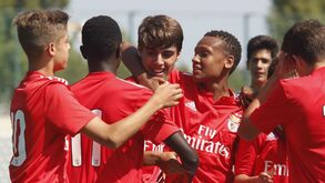 Benfica bate Belenenses e lidera