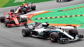 Lewis Hamilton vence na 'casa' da Ferrari e alarga vantagem para Vettel
