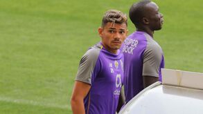 Soares e Mbemba não integram lista para a Liga dos Campeões