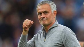 Treinador do Fulham surpreende: «Ninguém nos apoia como Mourinho»