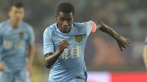 Ramires falhou mudança para o Benfica e agora joga pela... equipa B