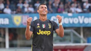 Ronaldo recebe mais do que o total de salários de 10 clubes da Serie A