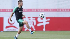 Raphaël Guerreiro ausente do treino no Estádio Algarve