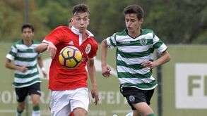 Benfica resolve cedo e vence Sporting por 3-0