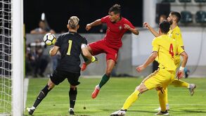 A crónica do Portugal-Roménia, 1-2: Sem força para reagir ao abanão