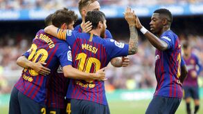 Barcelona apresenta terceiro equipamento para esta época e surpreende