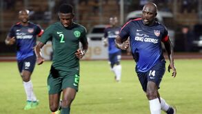 Weah voltou a jogar pela Libéria mas não foram os dribles que deram nas vistas