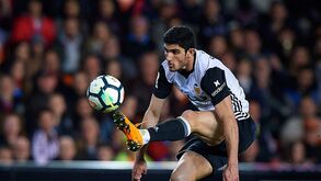 Gonçalo Guedes aquece os motores