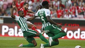 A crónica do Benfica-Rio Ave (2-1): águia de extremos