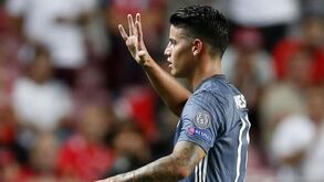 James mostrou cinco dedos e aqueceu os ânimos na Luz