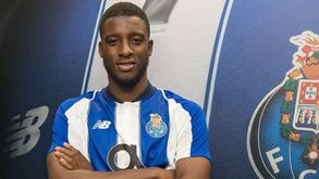 Bazoer sai lesionado do jogo do FC Porto B