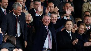 Alex Ferguson regressou a Old Trafford e foi aplaudido de pé