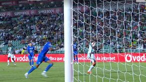 A épica reação de Öztürk após saber que ia ser chamado pela primeira vez à seleção turca