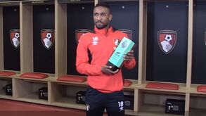 Salah ganha Puskas com golo que nem foi o melhor do mês na Premier League