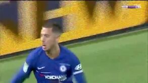 Hazard pegou na bola, quis fazer tudo sozinho e... marcou um golaço
