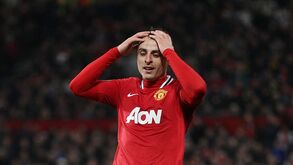 Berbatov e a luta de p... entre Mourinho e Pogba 