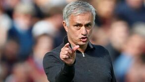 Mourinho no olho do furacão: chovem críticas após a derrota com o West Ham