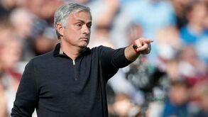 Mourinho aponta o dedo à arbitragem após nova derrota