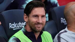 É tão raro ver Messi assim...