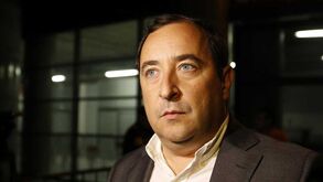 Bruno Costa Carvalho ao lado de Vieira mas com ressalva: «Se me vendi digam o preço»