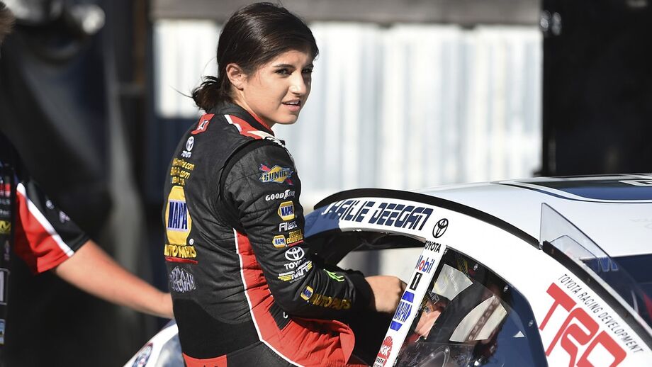 Hailie Deegan torna-se na primeira mulher a vencer na NASCAR Pro Series