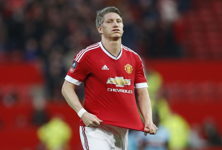 No início da época 2016/2017, Mourinho colocou Bastian Schweinsteiger a trabalhar com a equipa de reservas dos red devils e meses depois o médio de 32 anos transferiu-se para o Chicago Fire, nos EUA.