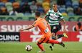 Bruno Gaspar (3): Aproveitou a via aberta para se balancear no ataque, onde arrancou um par de bons cruzamentos. Lá atrás, não teve problemas.