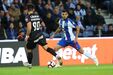 Corona (3): Foi o melhor da equipa na primeira parte. Fez o cruzamento para o golo de Felipe e assinou uma jogada vistosa que acabou com Brahimi a acertar na barra. Caiu de produção na etapa complementar.