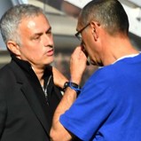 Mourinho e a 'pega' com adjunto do Chelsea: «Sarri pediu-me desculpa»