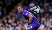 Bernd Leno (Arsenal) - O guarda-redes custou 25 milhões de euros mas não sai da sombra de Petr Cech.