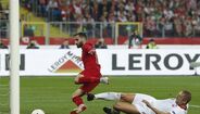 Rafa (3): A forma como dominou a bola foi perfeita, mas viu Glik ‘roubar-lhe’ o golo. Desapareceu na 2ª parte.