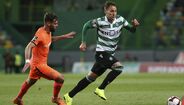 Gudelj (2): Muito discreto, explorou pouco as qualidades que já mostrou ter com a bola no pé.