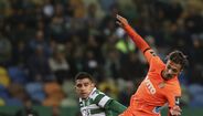 Battaglia (3): Logo aos 3’, obrigou Helton a grande defesa, partindo para mais uma atuação segura no miolo.