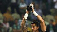 Renan (3): Viu uma bola embater no poste (5’) e esteve praticamente o resto do tempo a lutar contra o frio.