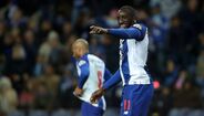 Marega (3): Não estava a ter uma noite inspirada até que marcou o golo da tranquilidade. Antes só tinha incomodado Caio Secco uma vez.