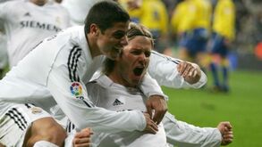 Cicinho: «Uma vez fui à loja do Beckham, gastei 25 mil euros em três peças e pensei 'm...'»