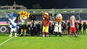 Liga 'rende-se' à revolta das mascotes