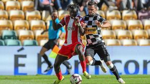 Bruno Gomes marca na própria baliza e dá triunfo aos axadrezados