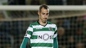 Confusão após o apito final com Petrovic no epicentro