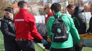 Guarda-redes do Sporting transportado ao hospital após sofrer pancada na cabeça