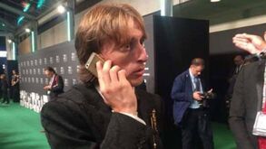 Modric ganha 10 milhões por época mas tem um telemóvel com 5 anos