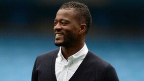 O apelo sentido de Evra: «Beijar o símbolo não é suficiente quando se joga no Man. United»