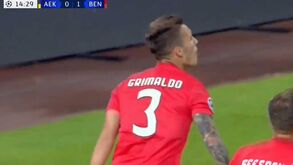 Algo que não se vê todos os dias: Grimaldo a marcar de cabeça... na pequena área