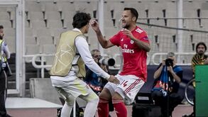 Seferovic marcou e voltou a celebrar junto de alguém bem especial