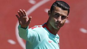 Notícia Record: Cristiano Ronaldo fora dos convocados da Seleção